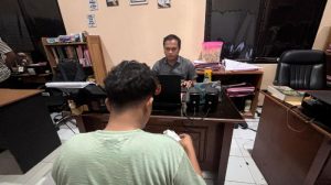 Pura-pura Jadi Sales, Pria di Banyuwangi Curi HP Penjaga Konter