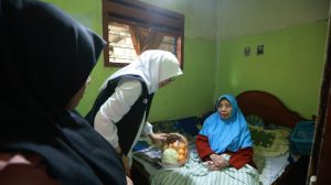 Bupati Ipuk Perkuat Layanan Homecare, Pastikan Lansia Sakit Dirawat di Rumah
