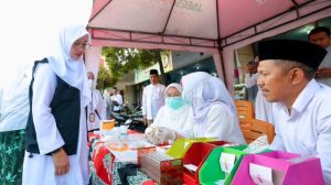 Bupati Ipuk Minta Puskesmas dan Labkesda Rutin Cek Makanan di 60 Pasar Takjil Banyuwangi