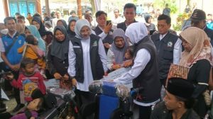Khofifah Salurkan Rp 5,26 Miliar Bansos dan Tali Asih untuk Warga Banyuwangi