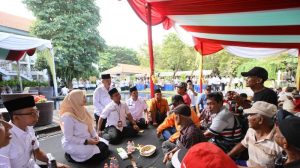 Hari Pertama Kerja, Bupati Ipuk Halal Bihalal Bersama Pengemudi Becak, Angkot, dan Ojol