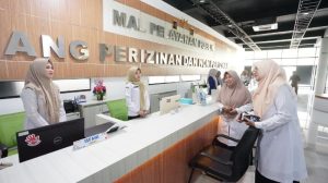 Sidak Hari Pertama Kerja, Bupati Ipuk Pastikan Layanan Publik Banyuwangi Tetap Normal Meski WFA