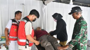 Pengendara Pingsan Saat Antre di Pelabuhan Ketapang Banyuwangi Ketika Puncak Arus Balik