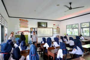 Datangi Sekolah, Bupati Ipuk Pantau Pelaksanaan Tes Kemampuan Akademik Jenjang SMP