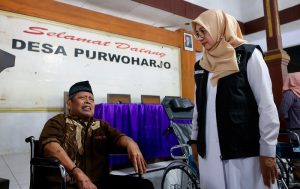 Bunga Desa di Purwoharjo, Bupati Ipuk Hadirkan Layanan Kesehatan, Bantuan Sosial, dan Dukungan Ekonomi warga.