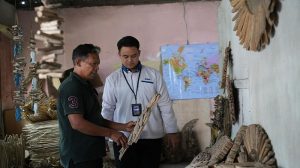 Sulap Limbah Kayu Pantai Jadi Kerajinan Ekspor, Nasabah PNM ULaMM Denpasar Serap Puluhan Tenaga Kerja
