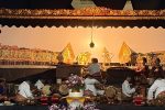 Ribuan Warga Padati Taman Blambangan, Saksikan Wayang Kulit Hari Jadi Bhayangkara ke-80