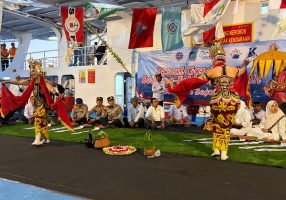 Sedekah Segoro Ketapang Banyuwangi Hadirkan Ritual Gandrung Seblang-seblang Shubuh di Selat Bali