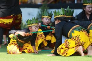 Festival Memengan Tradisional Banyuwangi Ajak Ribuan Siswa Lestarikan Permainan Tradisional