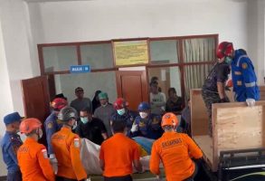 Pria dengan Obesitas di Banyuwangi Meninggal, Evakuasi Jenazah Libatkan Damkarmat dan Basarnas