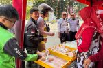 Sambut HUT RI ke-81, Bu Poer Bagikan 1.081 Onde-onde Gratis di Banyuwangi