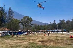 Helikopter Water Bombing Tiba di Ijen, Pemadaman Karhutla Sasar Jalur Pendakian