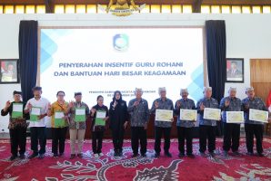 Ratusan Guru Rohani Lintas Agama di Banyuwangi Terima Insentif Rp700 Ribu