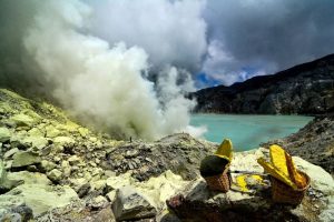 Kawah Ijen Dibuka Lagi 28 September, Wisatawan Wajib Bawa Peralatan Pendakian