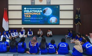 Warga Binaan Perempuan Lapas Banyuwangi Dilatih Meronce Tas sebagai Bekal keterampilan