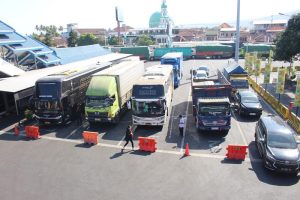 Antrean Kendaraan 12 Km di Ketapang, ASDP Operasikan 25 Kapal Berkapasitas Besar
