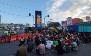 Aksi Sopir Truk Blokir Pelabuhan Ketapang Berakhir, Ini Hasil Kesepakatannya