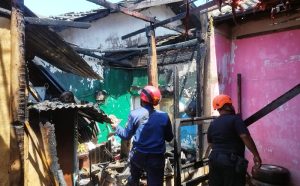Rumah di Giri Banyuwangi Terbakar, Api Menjalar ke Rumah Tetangga dan Hanguskan Motor