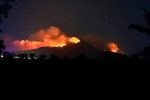 Kebakaran Gunung Ijen Meluas hingga Jalur Pendakian, Api Dekati Pondok Bunder
