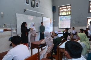 70 Santri Banyuwangi Mengajar di 26 Sekolah dalam Program Santri Mengajar, Kenalkan Kehidupan Pesantren