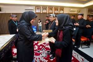 Serahkan SK 14 Kepala SMP, Ipuk Minta Sekolah Banyuwangi Perkuat Pendidikan Karakter