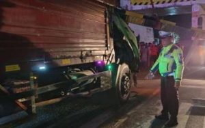 Portal Pembatas Ketinggian di Jalan Lingkar Ketapang Banyuwangi Roboh Ditabrak Truk